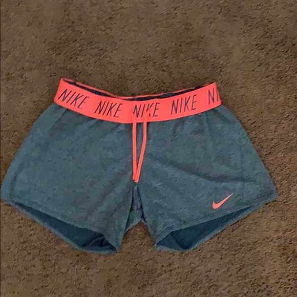 Nike Shorts - Picture 1 of 2